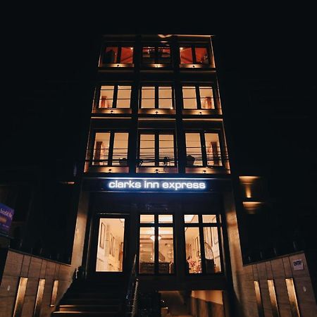 Clarks Inn Express, Dehradun Zewnętrze zdjęcie
