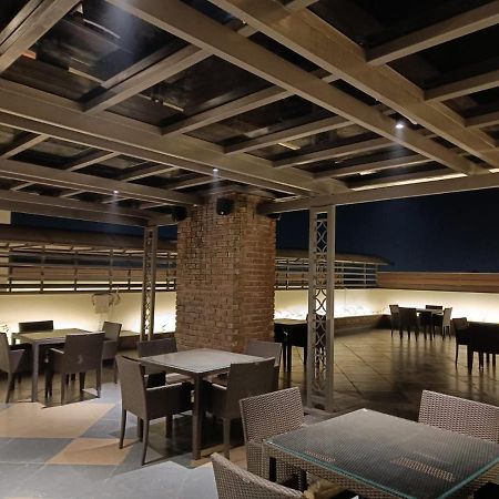Clarks Inn Express, Dehradun Zewnętrze zdjęcie