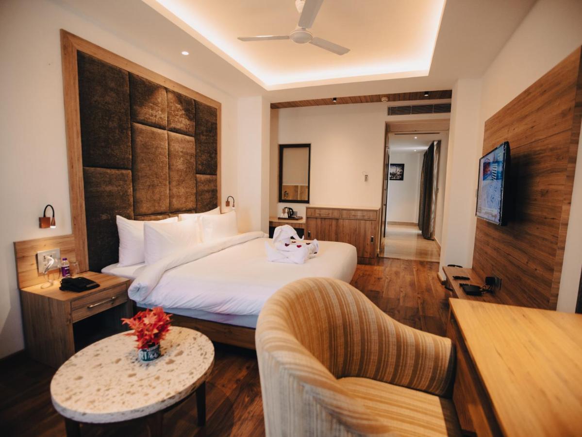 Clarks Inn Express, Dehradun Zewnętrze zdjęcie