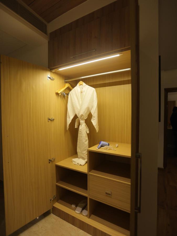 Clarks Inn Express, Dehradun Zewnętrze zdjęcie