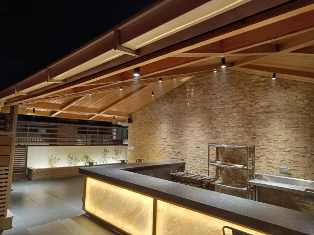Clarks Inn Express, Dehradun Zewnętrze zdjęcie